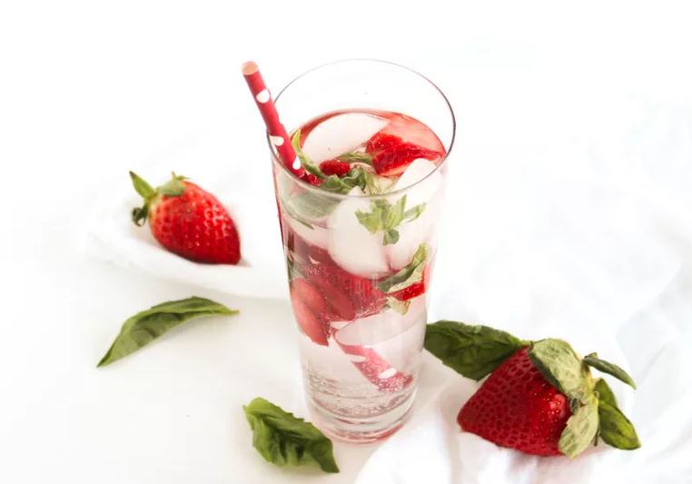 Strawberry Basil Sparkler